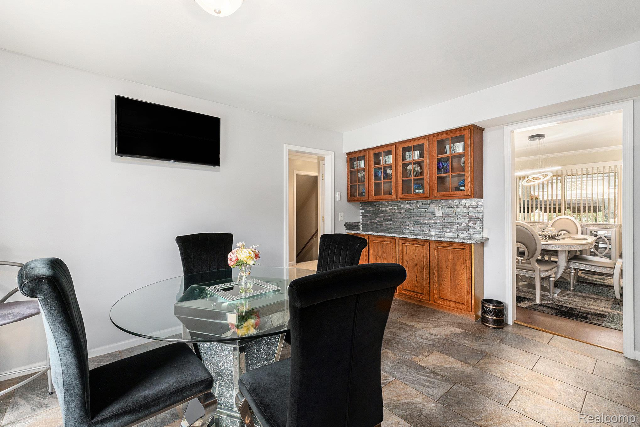 Southfield City, Michigan 48034, United States, 4 Bedrooms Bedrooms, ,3 BathroomsBathrooms,Residential,Active,191904