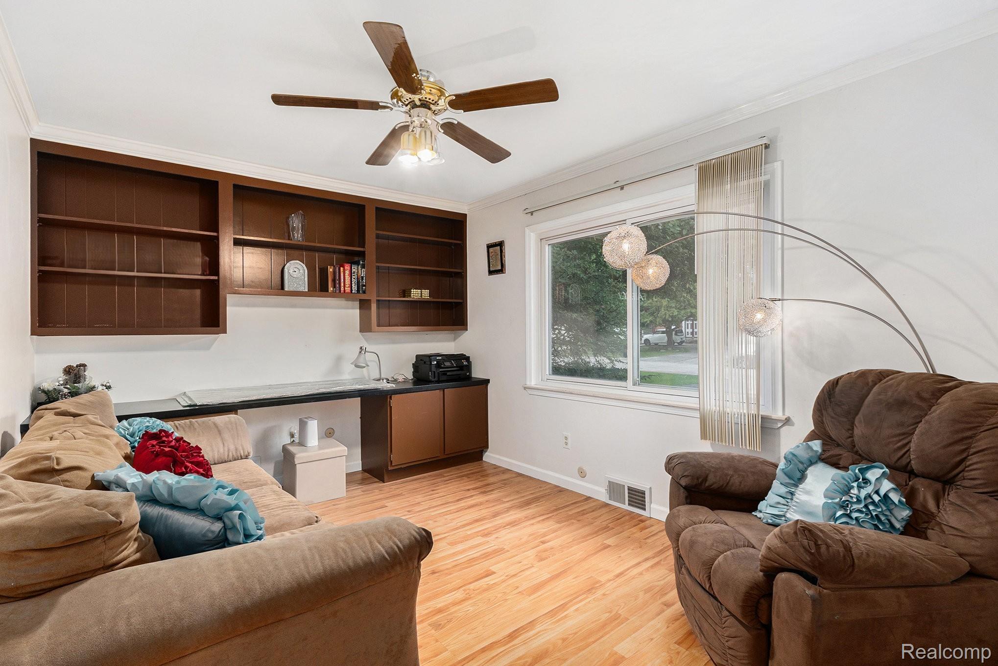 Southfield City, Michigan 48034, United States, 4 Bedrooms Bedrooms, ,3 BathroomsBathrooms,Residential,Active,191904