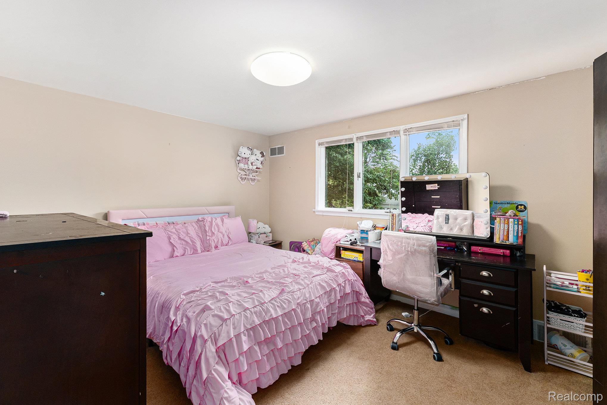 Southfield City, Michigan 48034, United States, 4 Bedrooms Bedrooms, ,3 BathroomsBathrooms,Residential,Active,191904