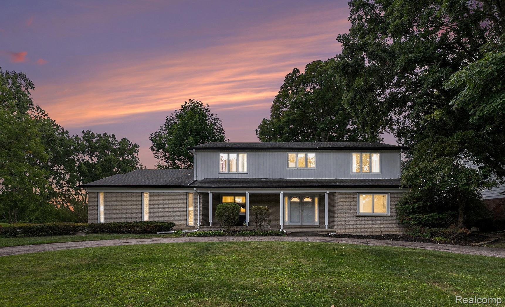 Southfield City, Michigan 48034, United States, 4 Bedrooms Bedrooms, ,3 BathroomsBathrooms,Residential,Active,191904