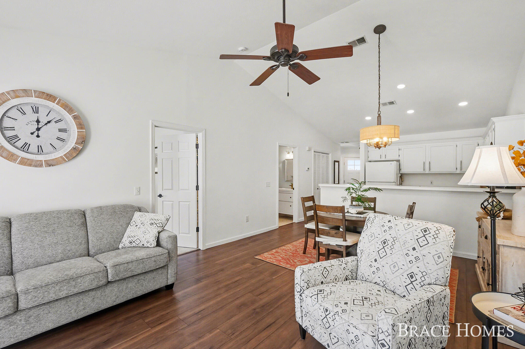 3369 Clear Vista Court NE