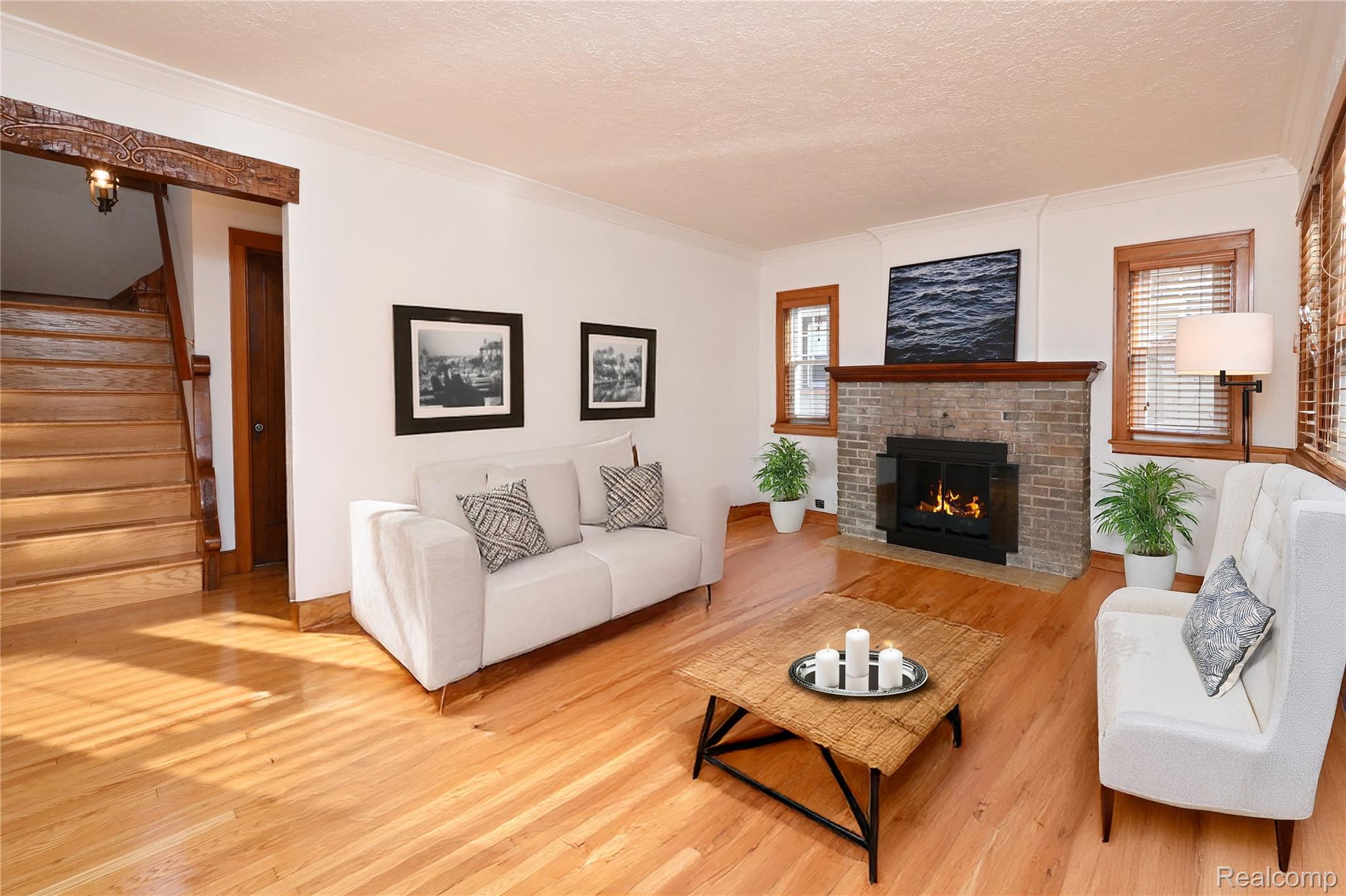 292 W Woodland Street