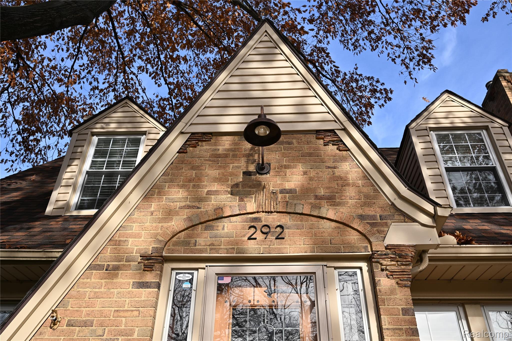 292 W Woodland Street