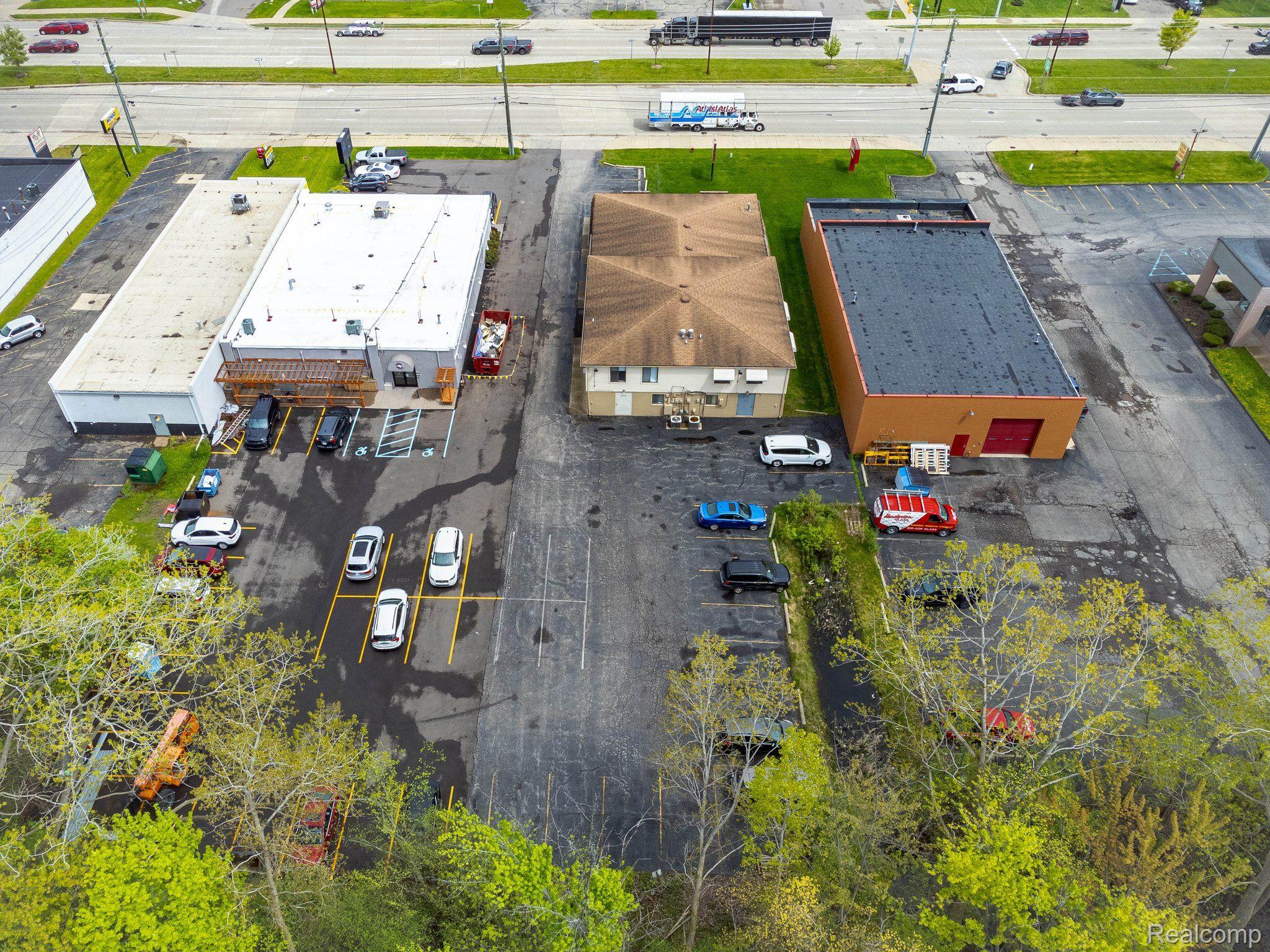 3911 ROCHESTER Road 3913