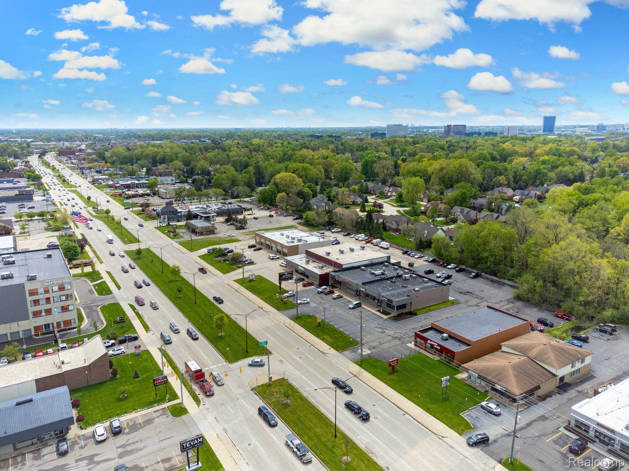 3911 ROCHESTER Road 3913