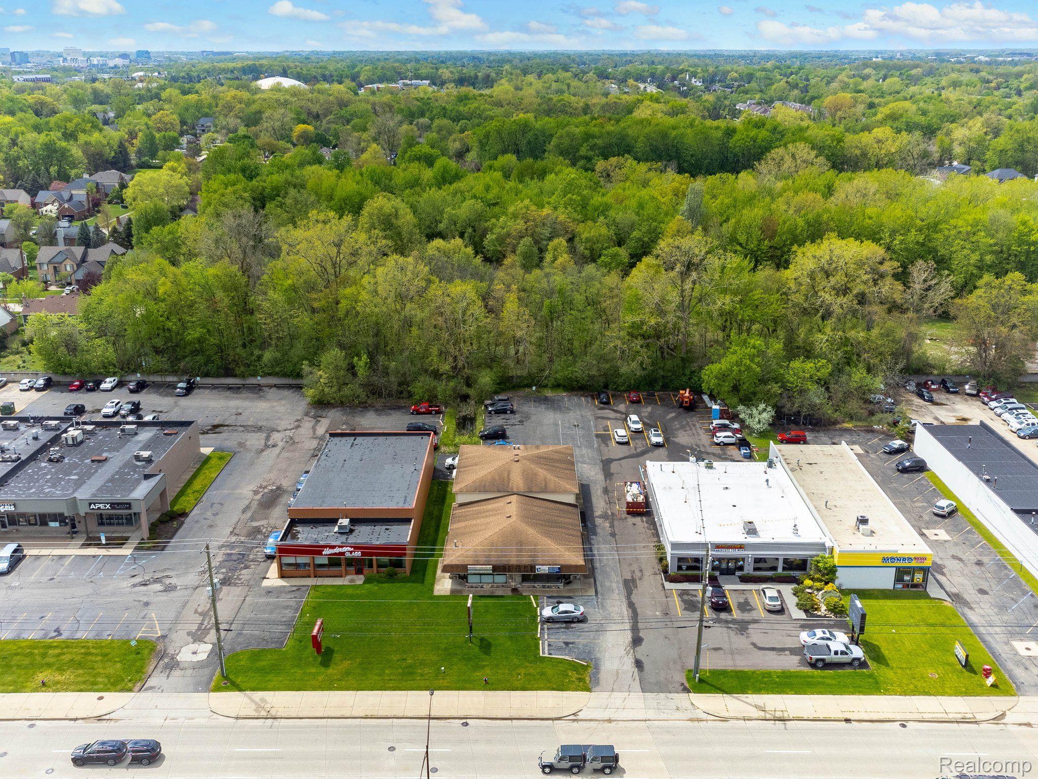 3911 ROCHESTER Road 3913