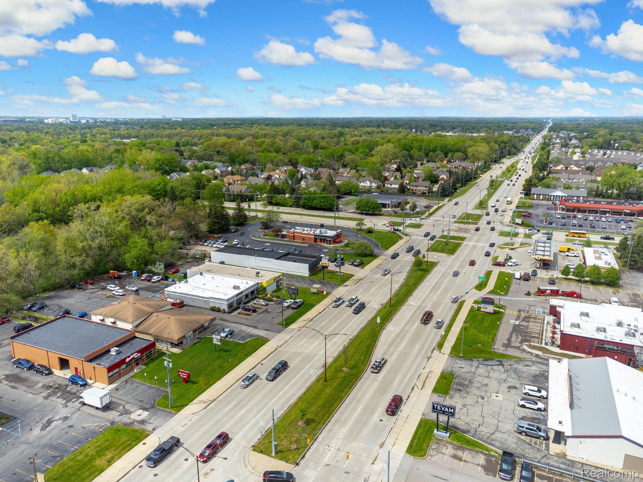 3911 ROCHESTER Road 3913