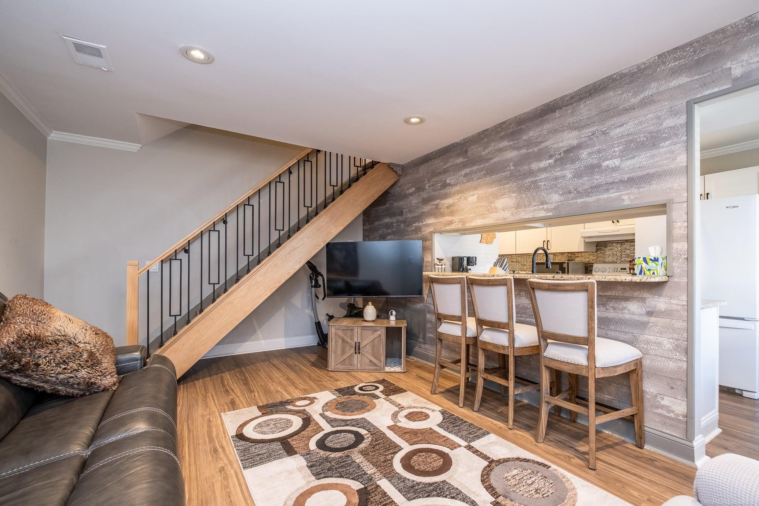 2916 Meadowbrook Court