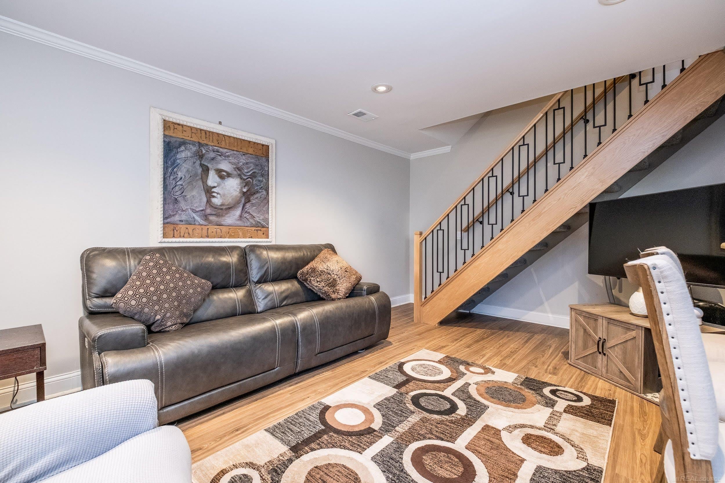 2916 Meadowbrook Court