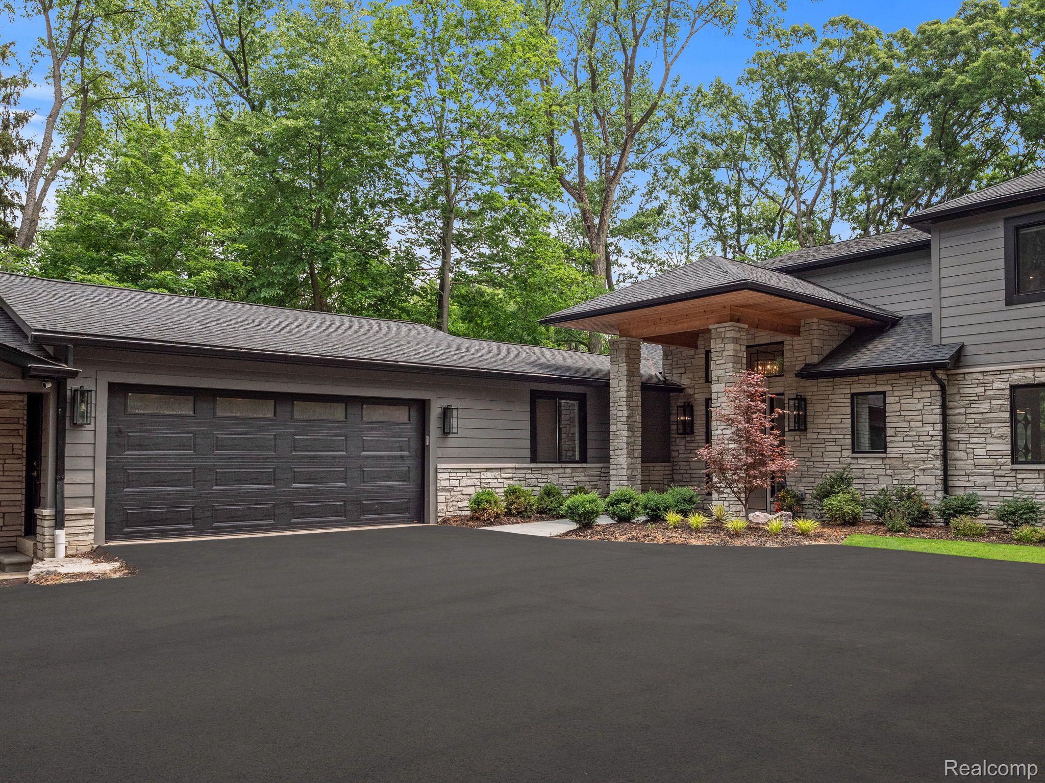 3511 LAKECREST Drive