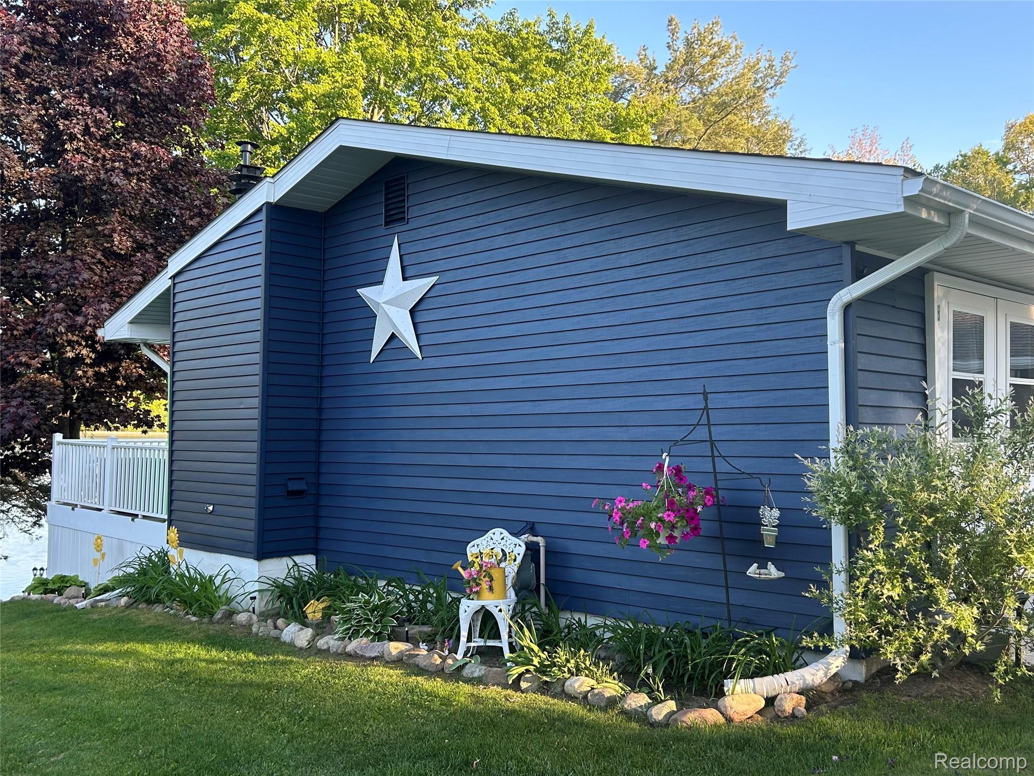 3301 W Huckleberry Trail