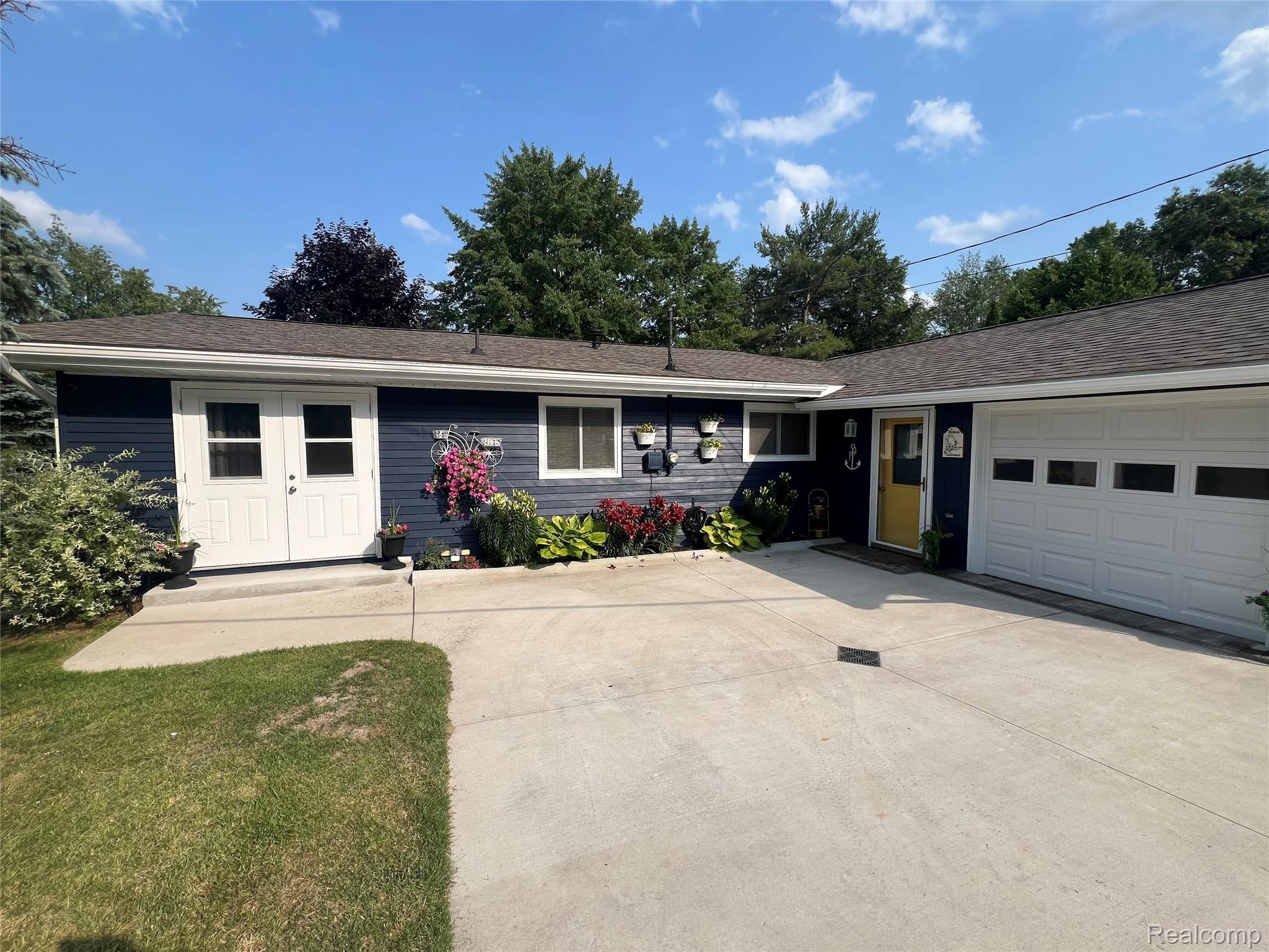 3301 W Huckleberry Trail