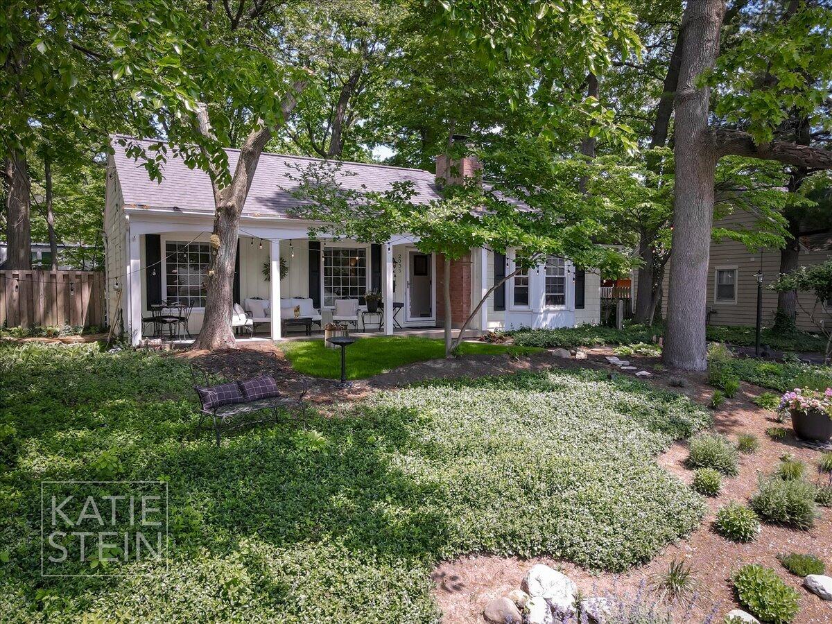 2035 Hall Street SE