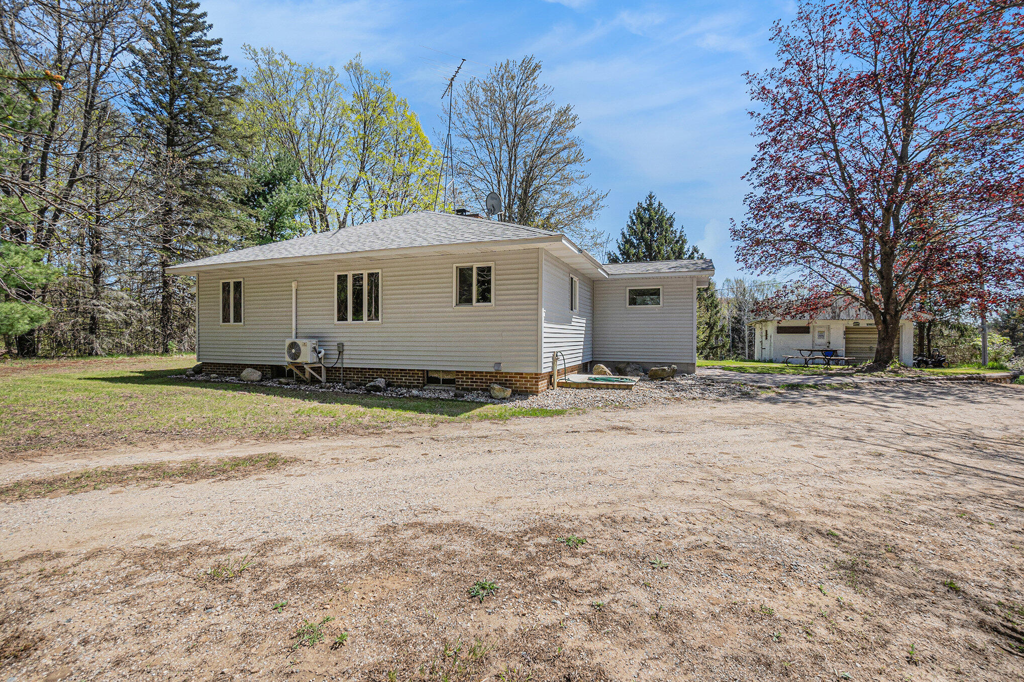 3771 E Loop Road
