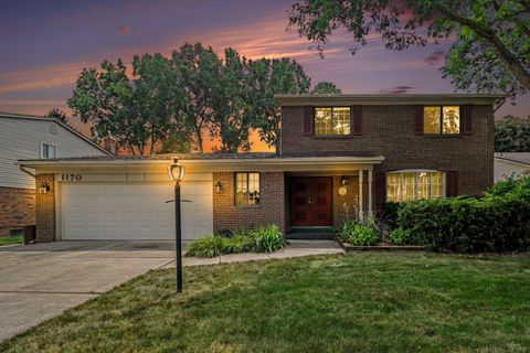 1170 Trevino Drive Troy City MI 48085