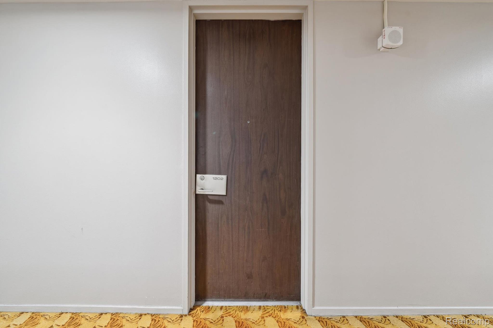8200 E Jefferson #1202