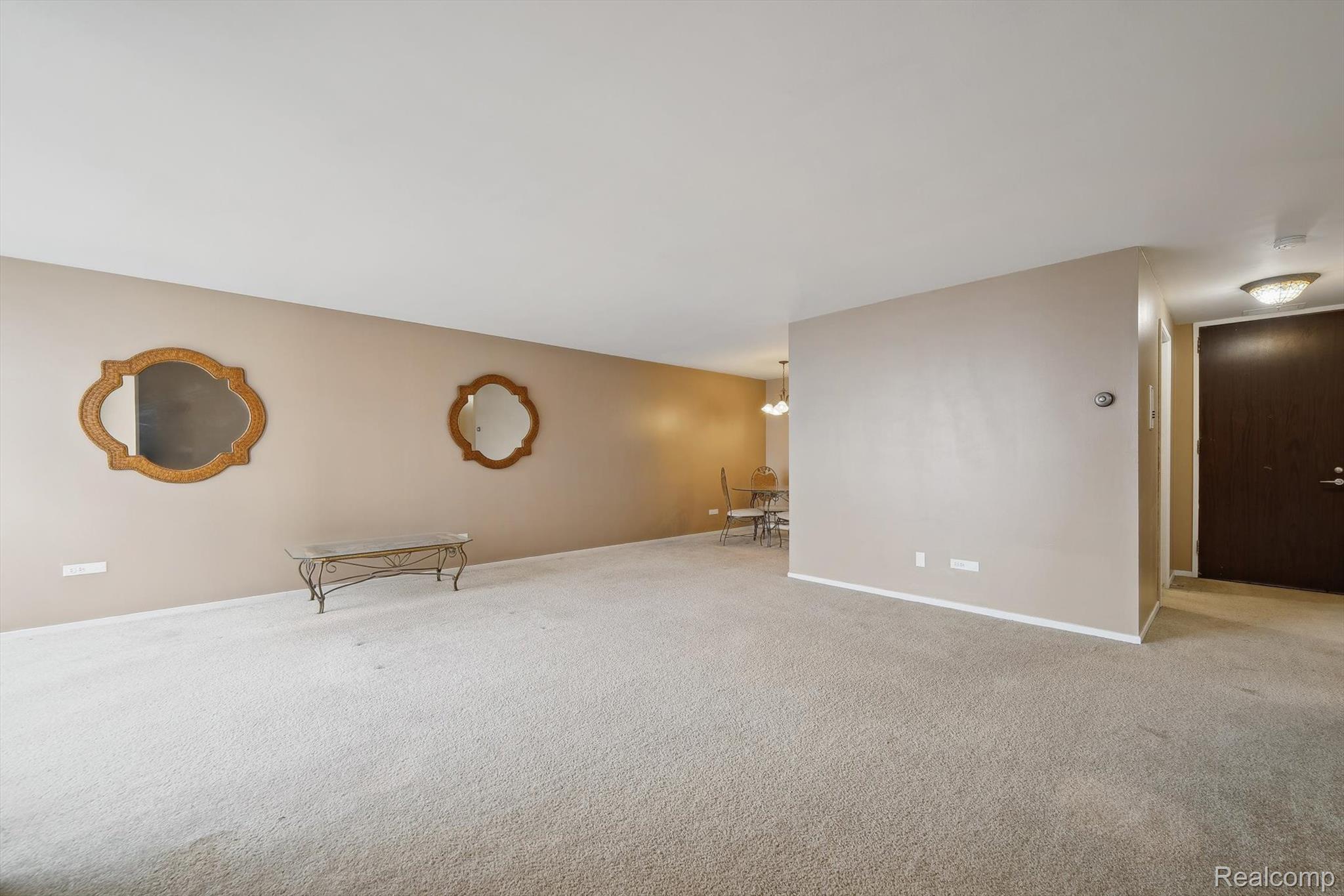 8200 E Jefferson #1202