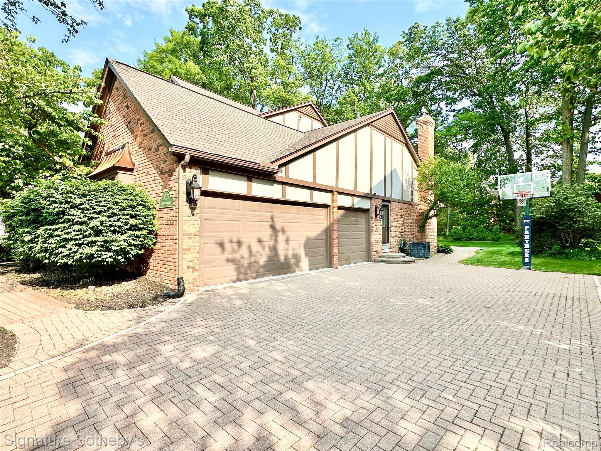 3079 Kenwood Drive