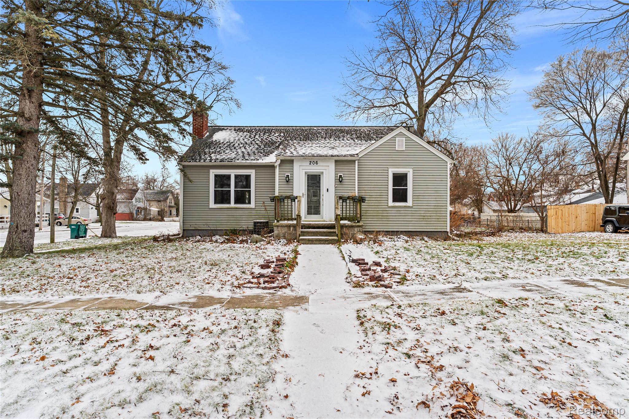 206 E Tuscola Street