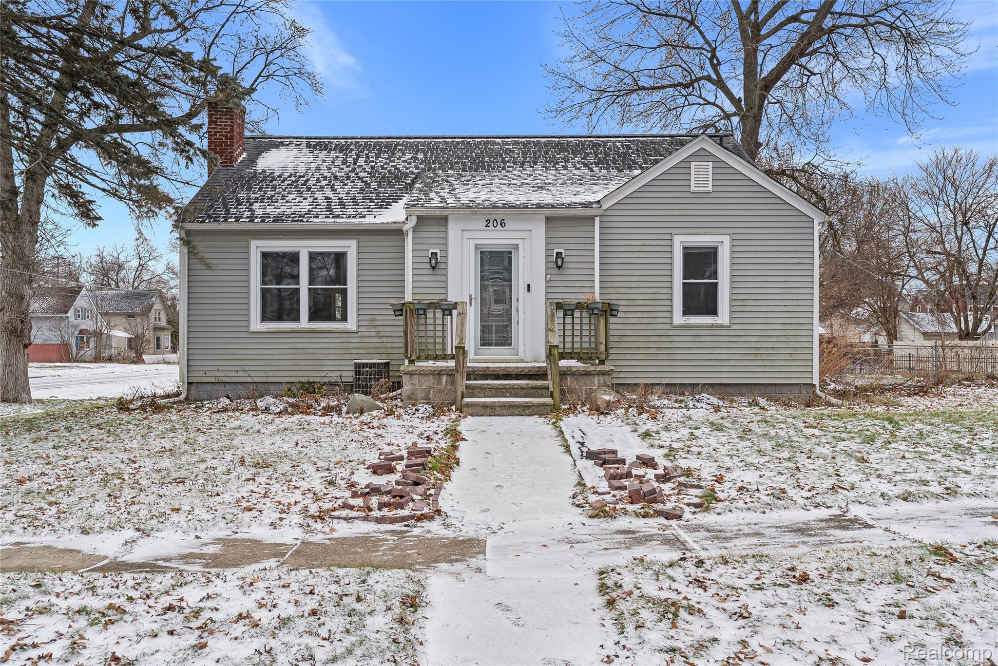 206 E Tuscola Street