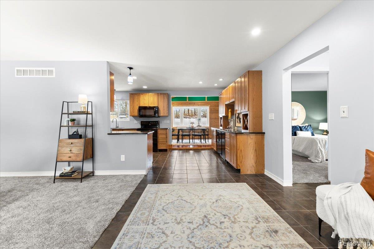 Clarkston, Michigan 48348, United States, 3 Bedrooms Bedrooms, ,2 BathroomsBathrooms,Residential,Active,253694