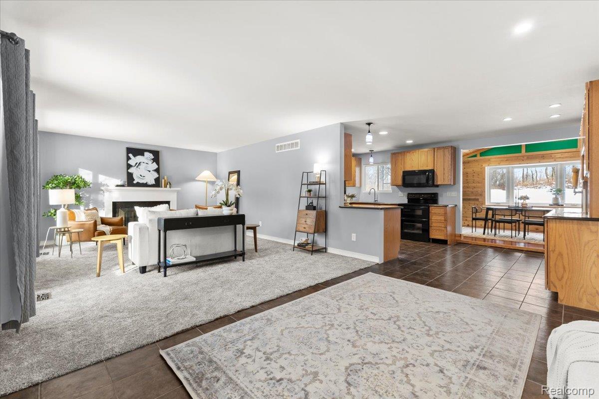 Clarkston, Michigan 48348, United States, 3 Bedrooms Bedrooms, ,2 BathroomsBathrooms,Residential,Active,253694