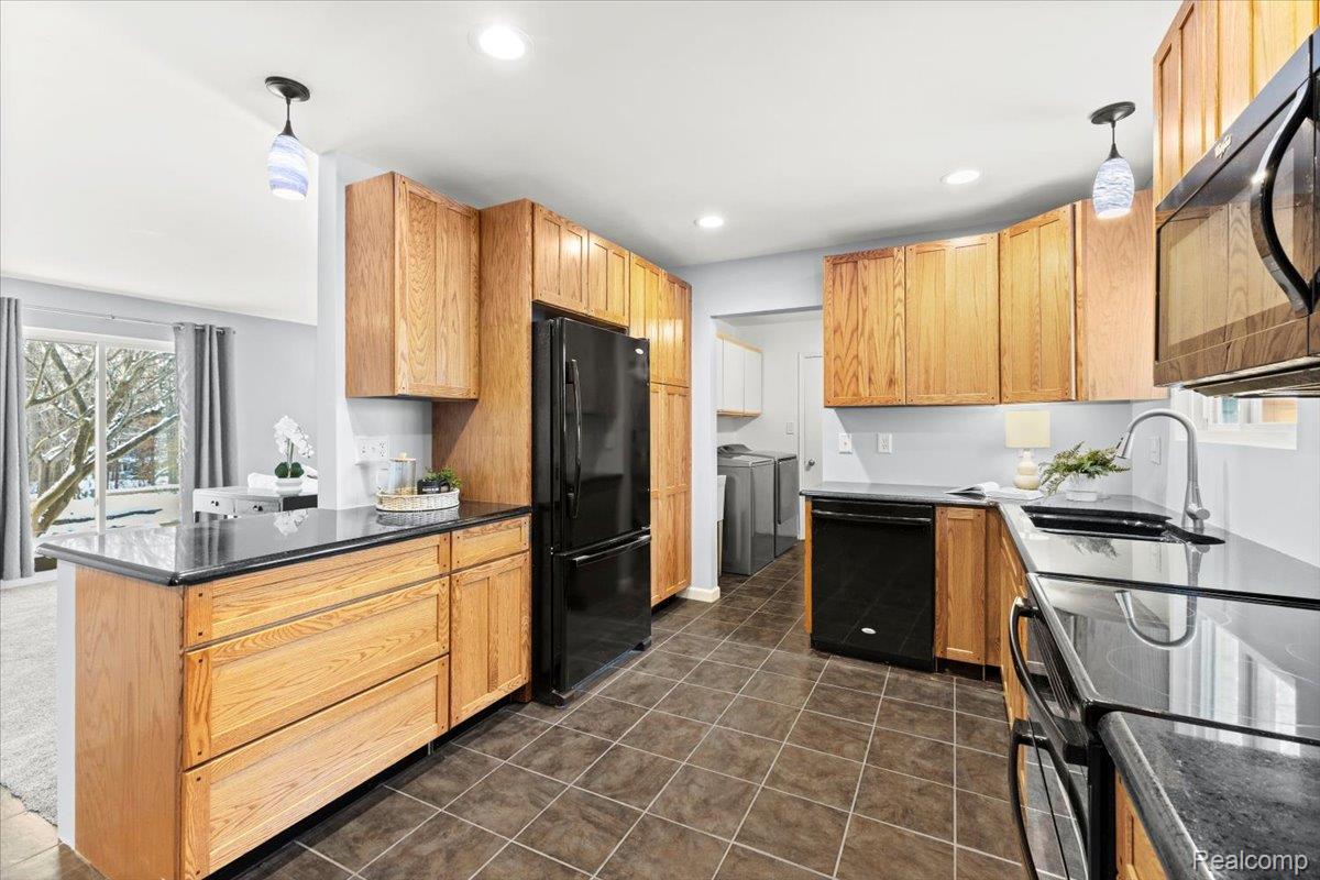 Clarkston, Michigan 48348, United States, 3 Bedrooms Bedrooms, ,2 BathroomsBathrooms,Residential,Active,253694