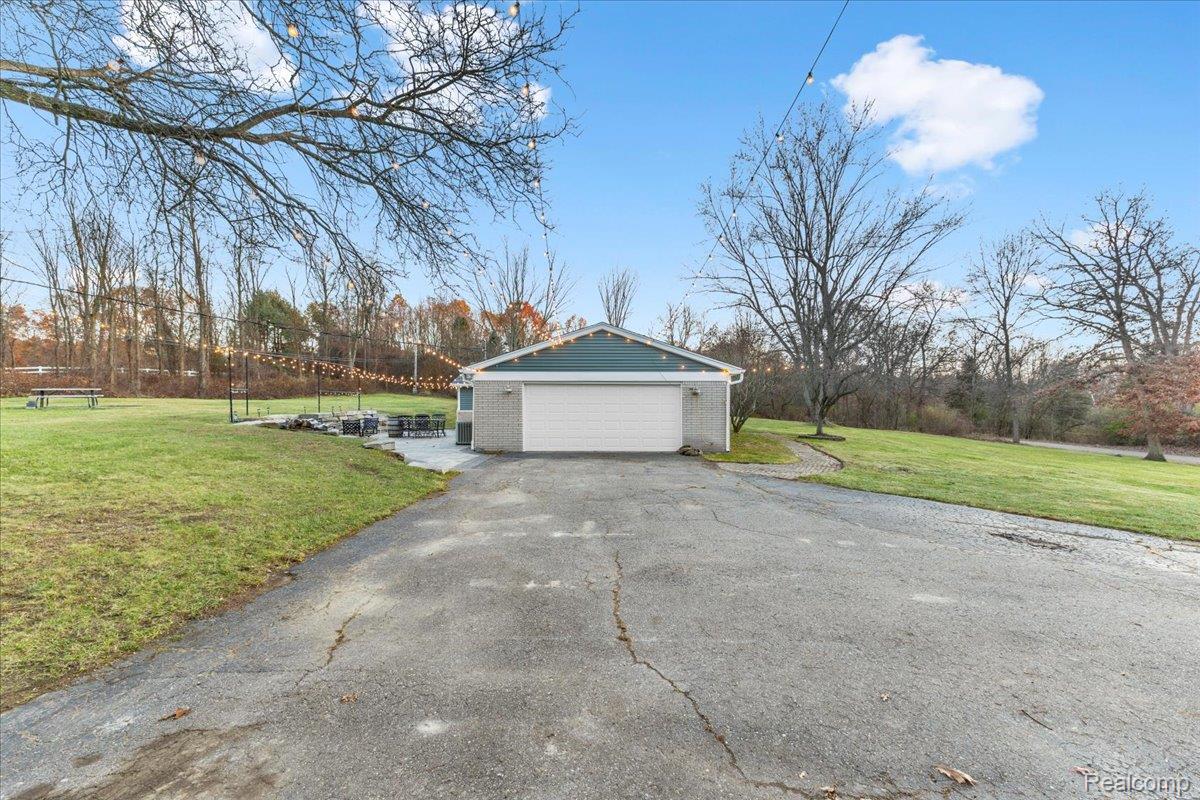 Clarkston, Michigan 48348, United States, 3 Bedrooms Bedrooms, ,2 BathroomsBathrooms,Residential,Active,253694