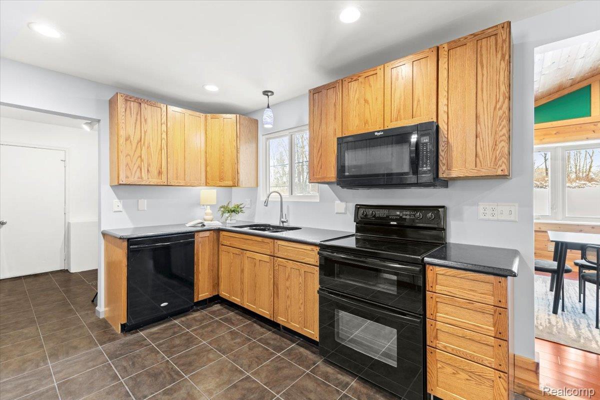 Clarkston, Michigan 48348, United States, 3 Bedrooms Bedrooms, ,2 BathroomsBathrooms,Residential,Active,253694