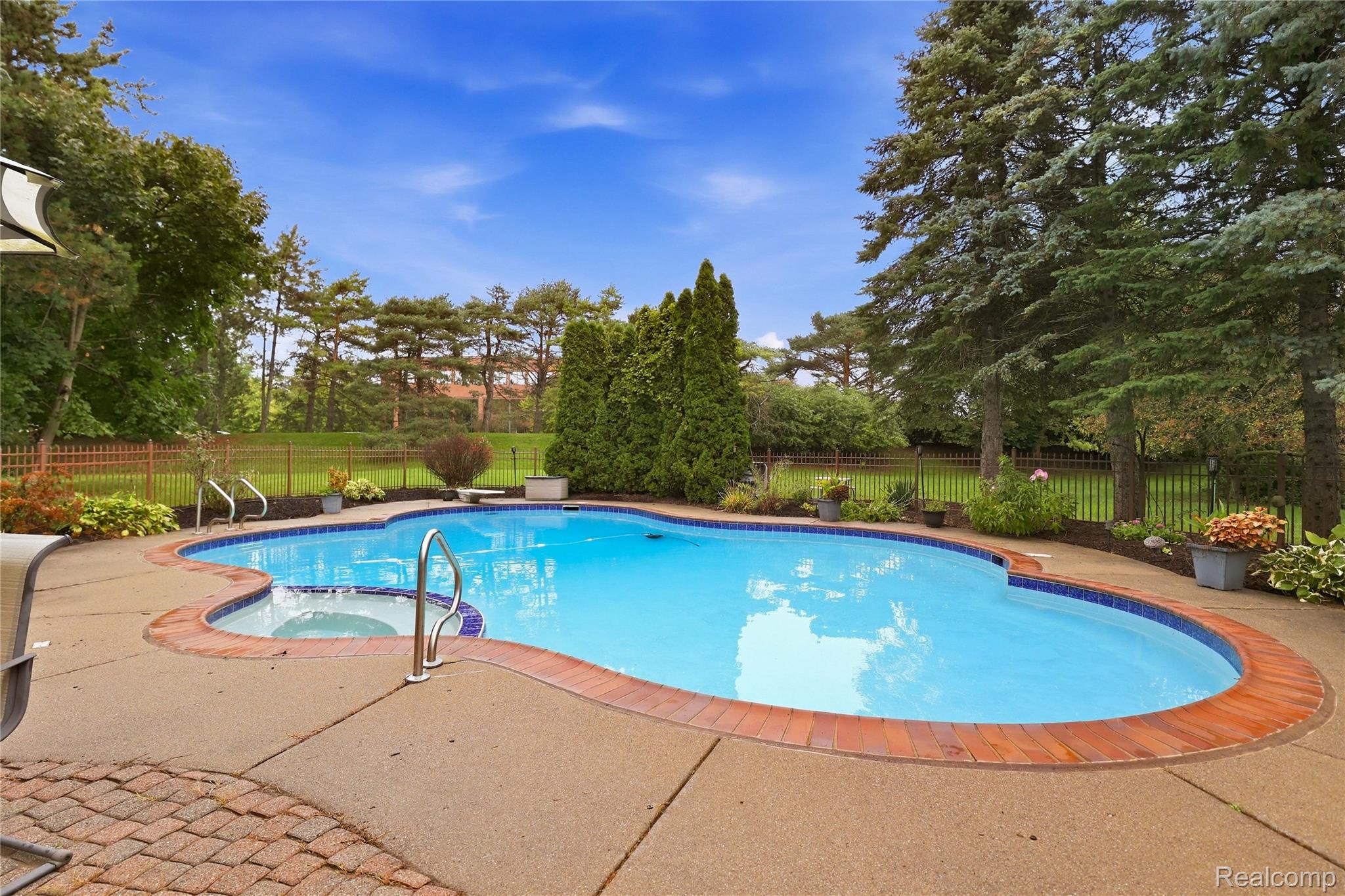 4735 Bentley Drive