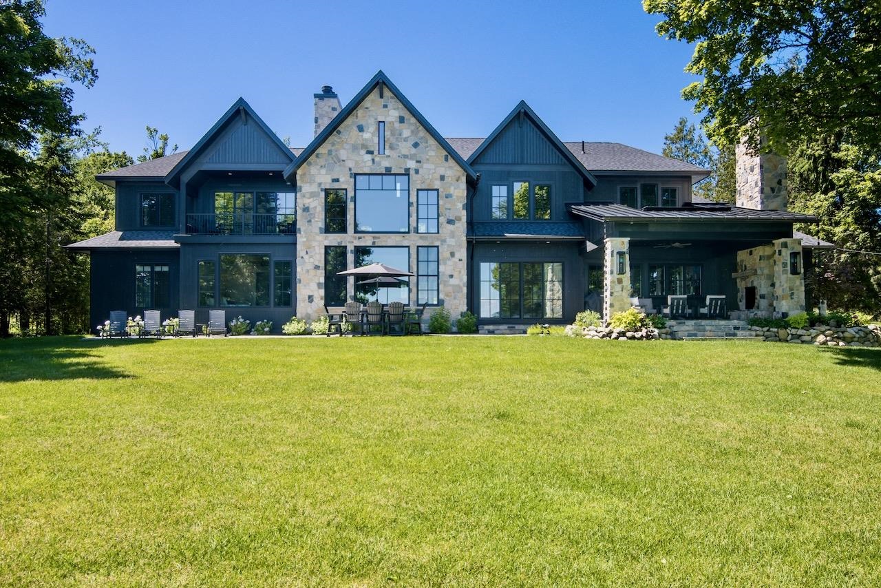 607 NW Torch Lake Drive