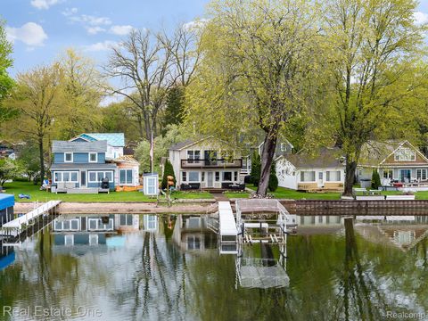 4825 DOWNING Drive Hamburg Township MI 48169