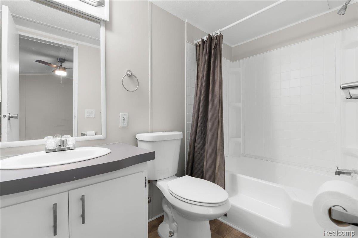 Oxford Village, Michigan 48371, United States, 2 Bedrooms Bedrooms, ,2 BathroomsBathrooms,Residential,Active,174346