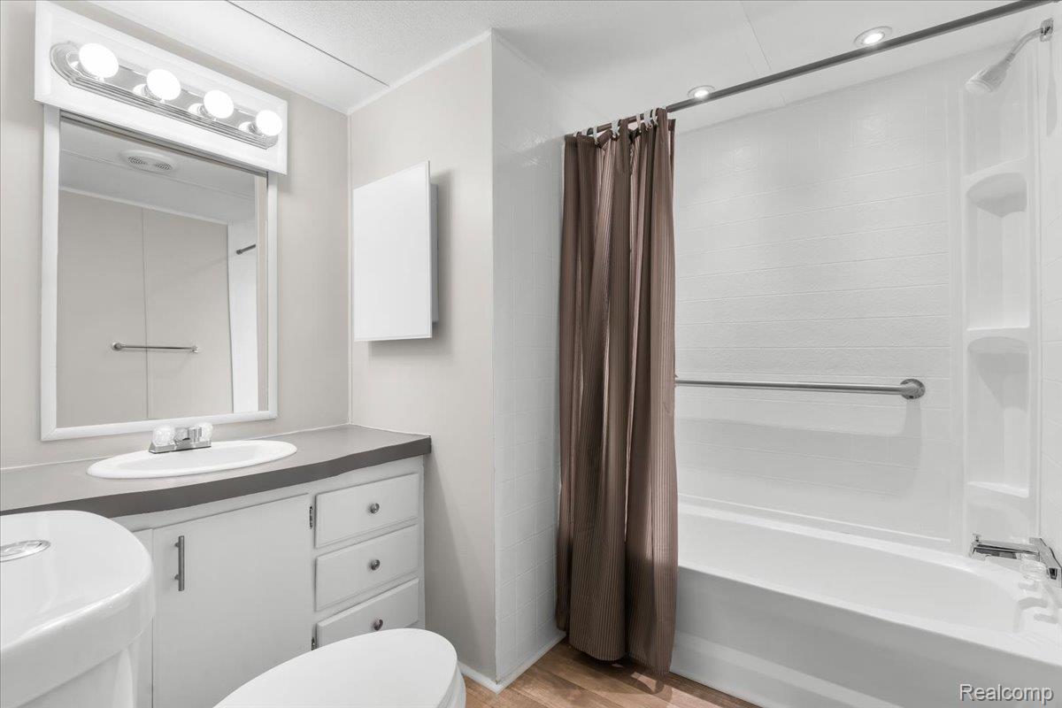 Oxford Village, Michigan 48371, United States, 2 Bedrooms Bedrooms, ,2 BathroomsBathrooms,Residential,Active,174346