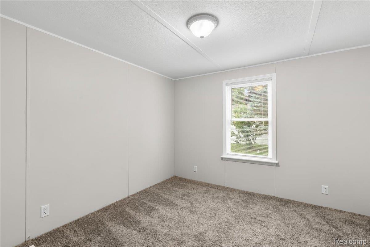 Oxford Village, Michigan 48371, United States, 2 Bedrooms Bedrooms, ,2 BathroomsBathrooms,Residential,Active,174346