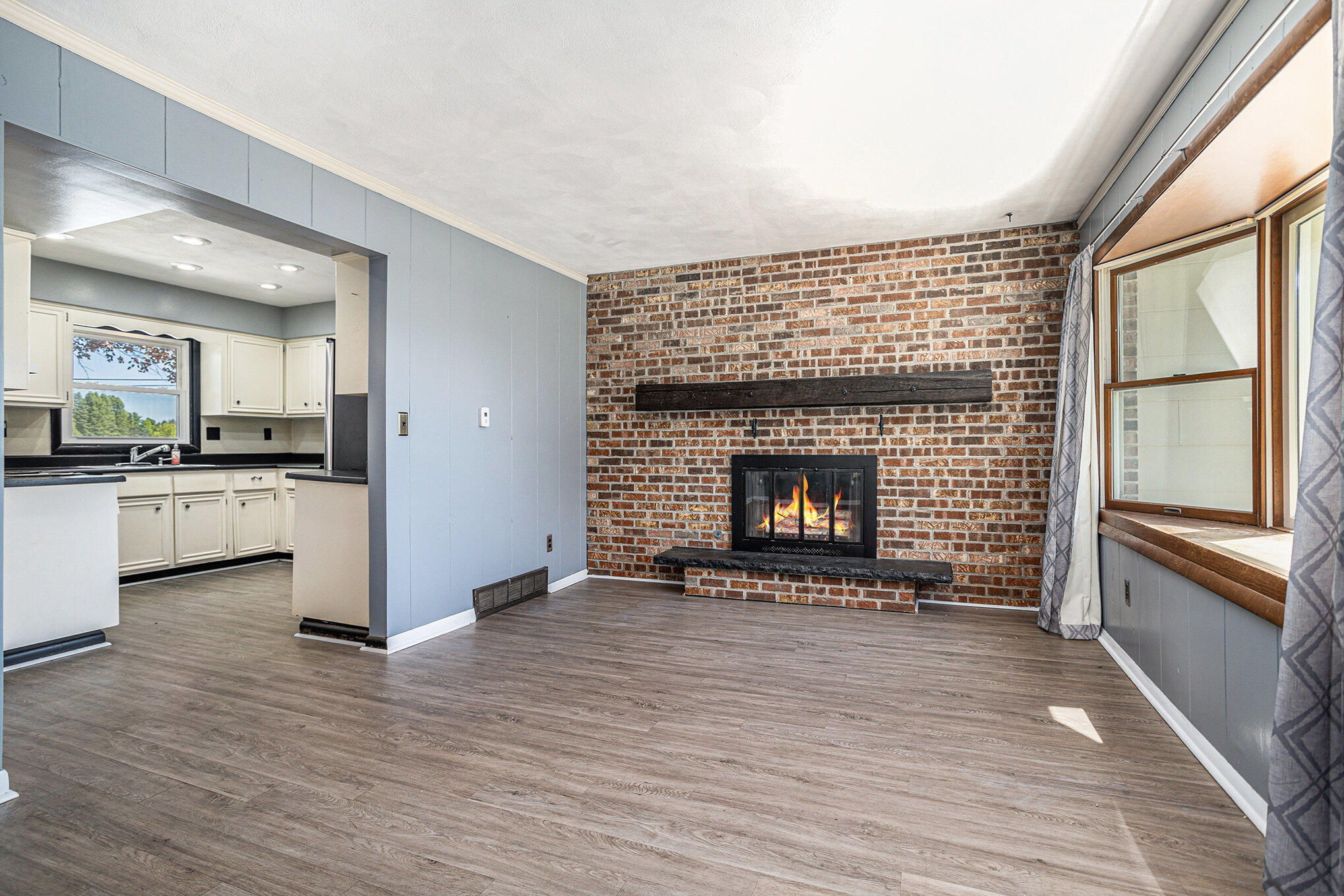 105 North Drive E