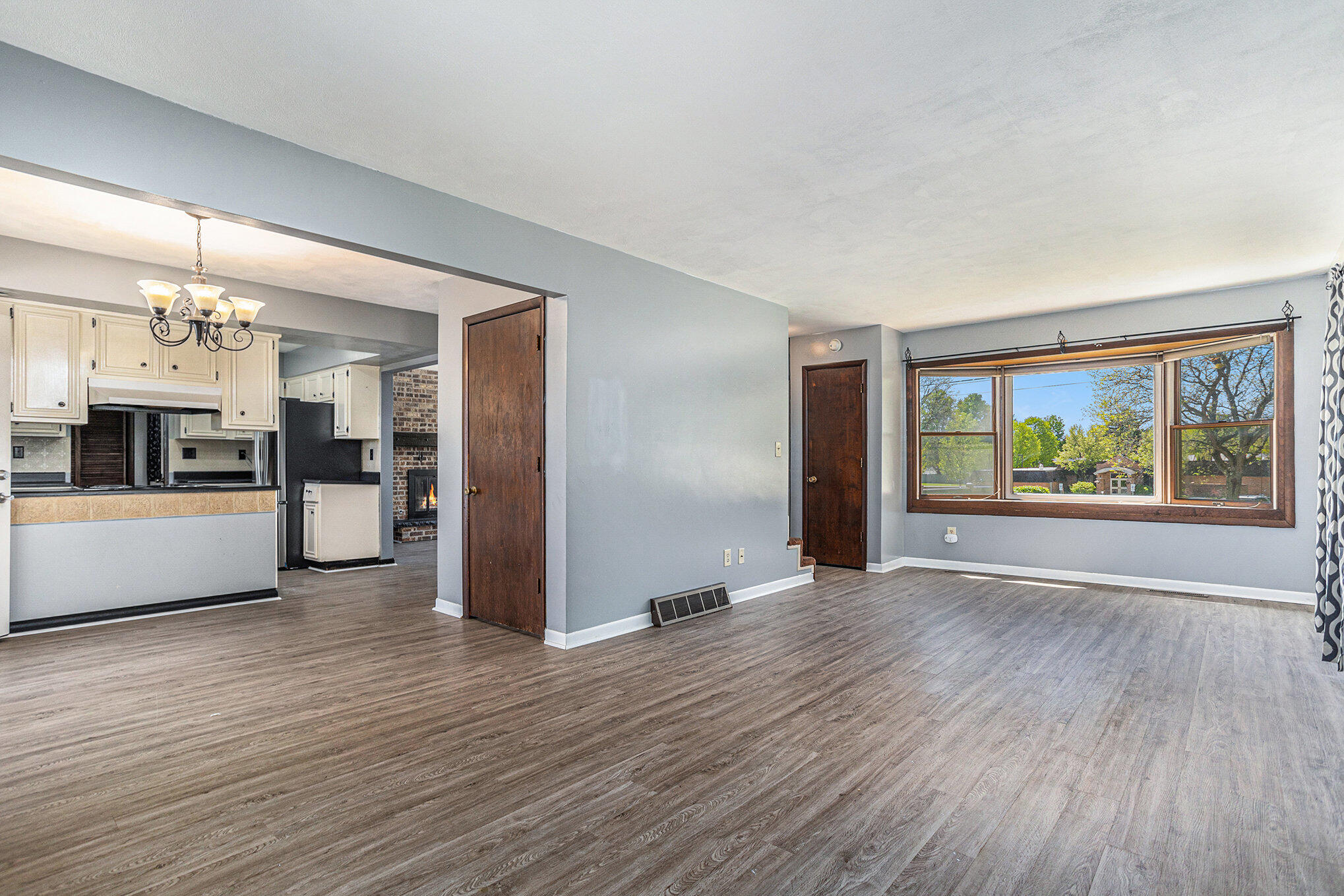 105 North Drive E