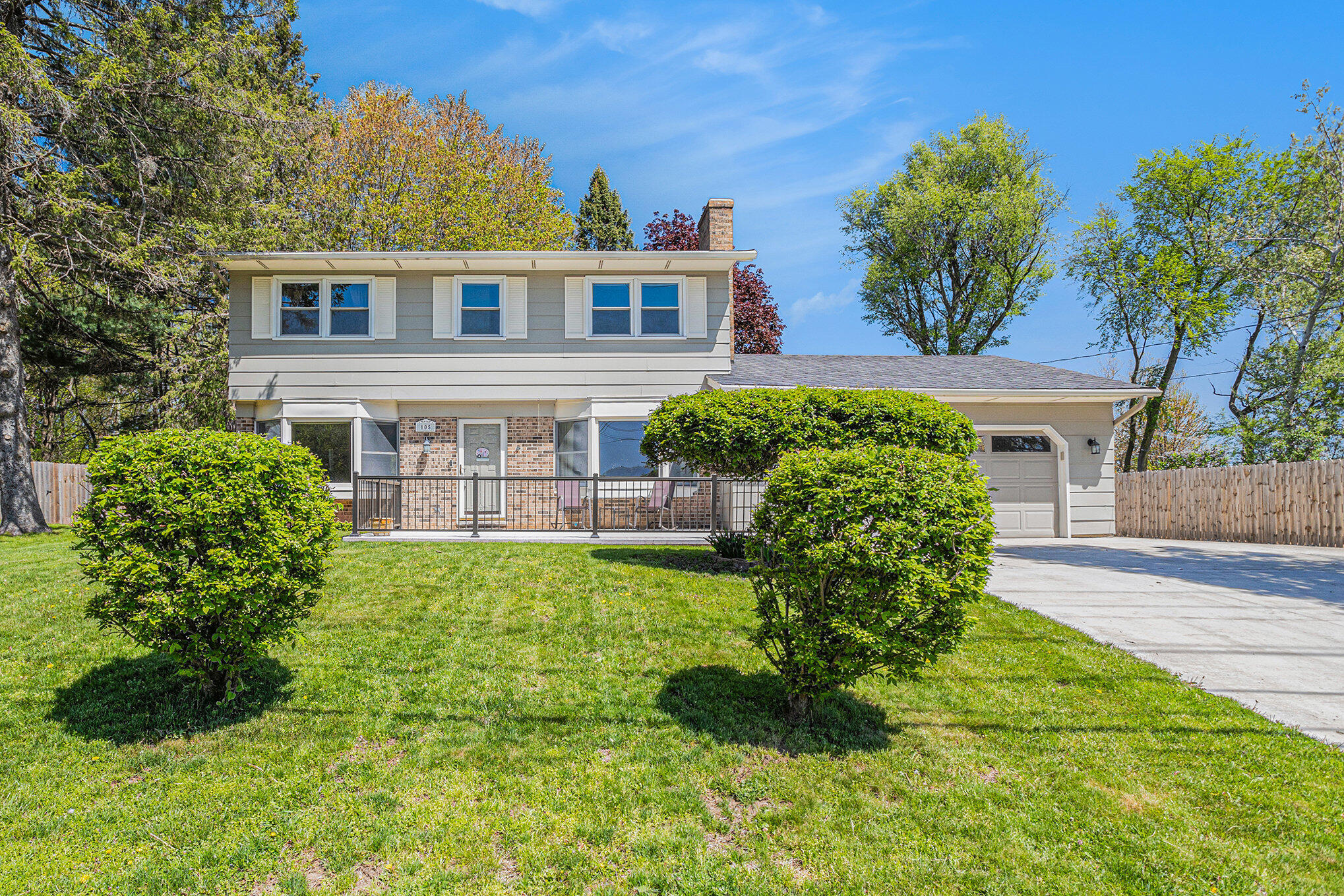 105 North Drive E