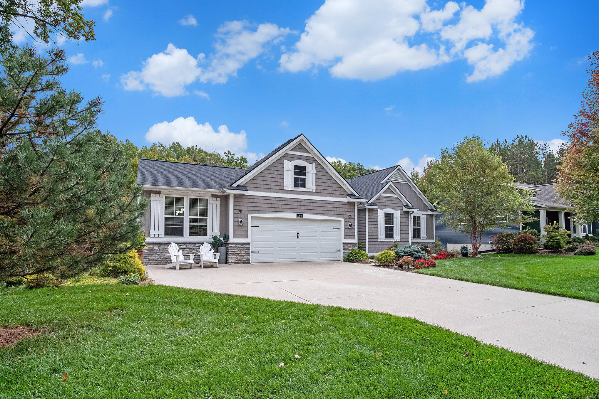 4330 Oak Timbers Drive NE