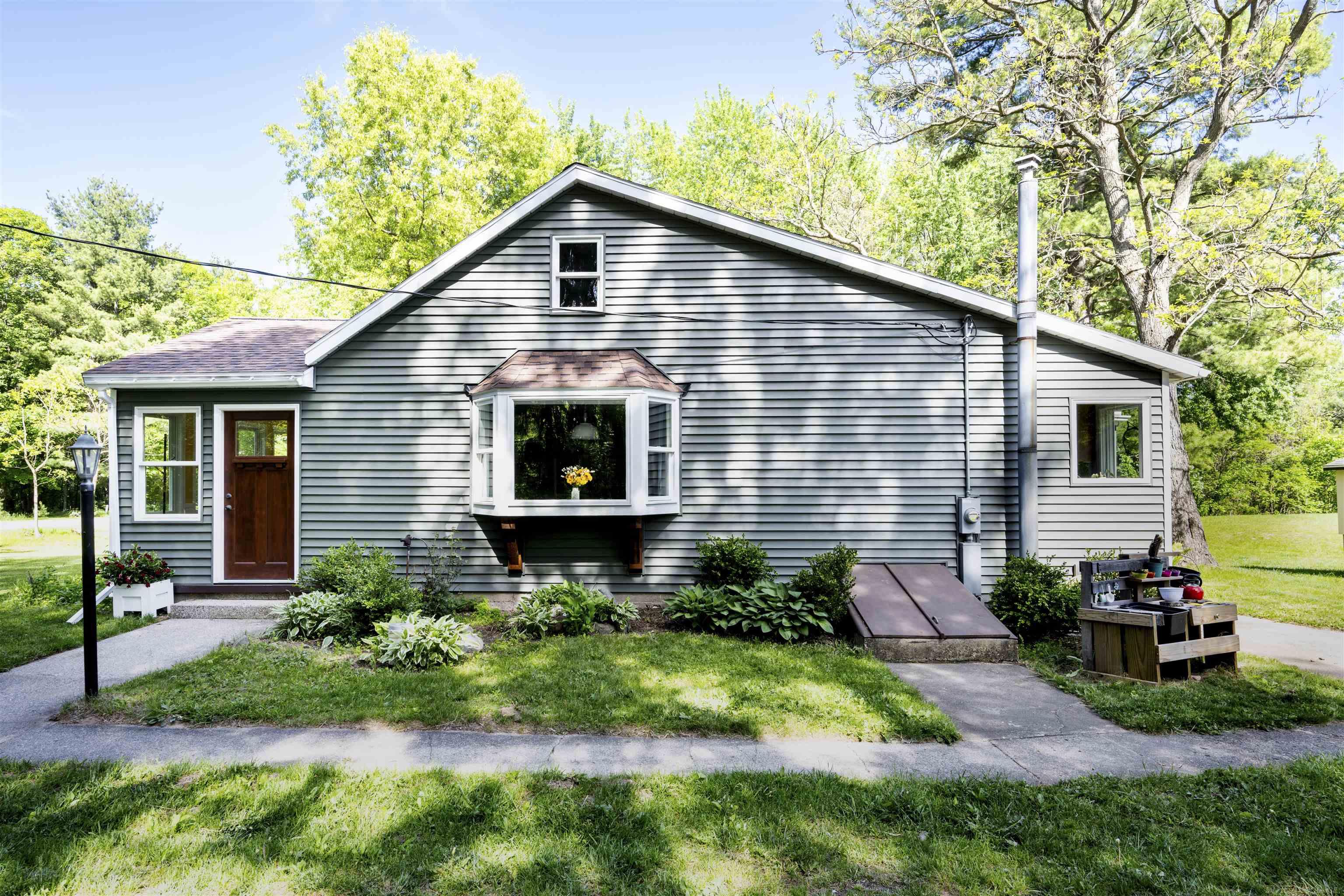 1516 11 Mile NE Road