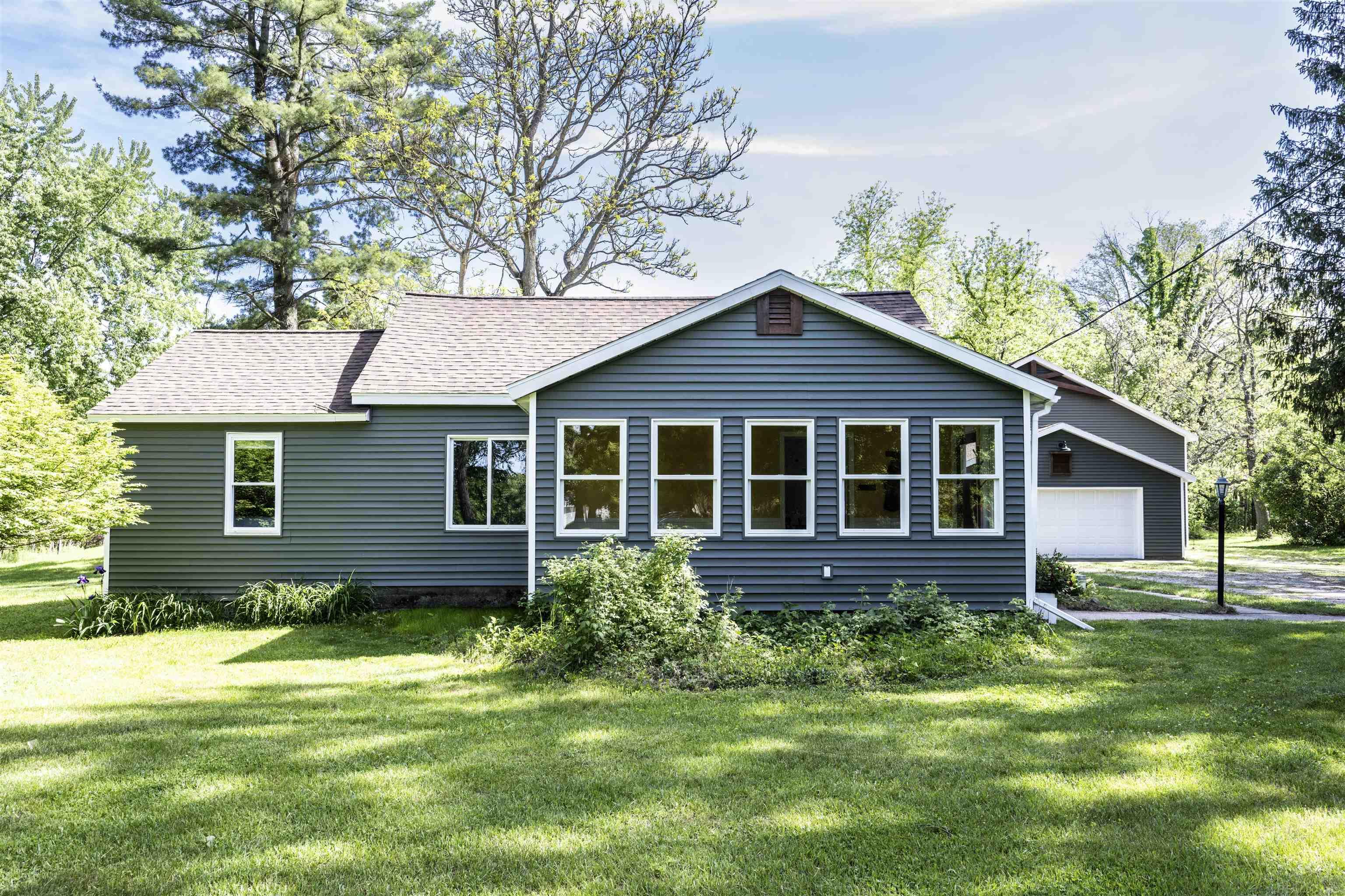 1516 11 Mile NE Road