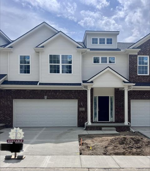 5 Grandview Circle 70 White Lake Charter Township MI 48386