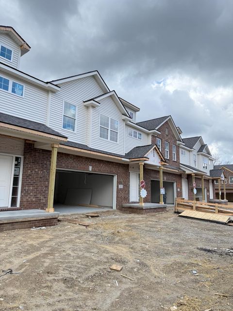 5 Grandview Circle 70 White Lake Charter Township MI 48386