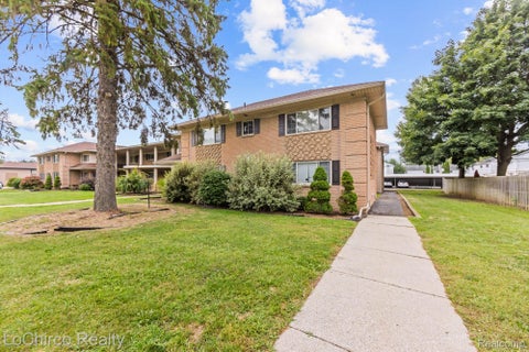 Photo of 2377 Walton Boulevard #17, Rochester Hills City, MI 48309 (MLS # 20261070884)