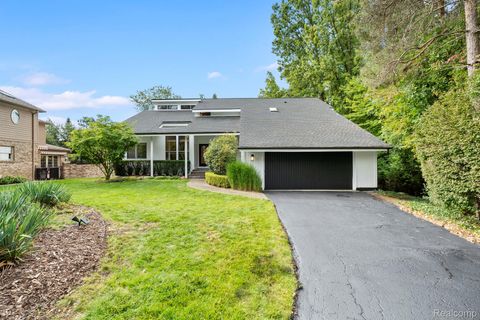 4540 Rolling Pine Court West Bloomfield Charter Township MI 48323