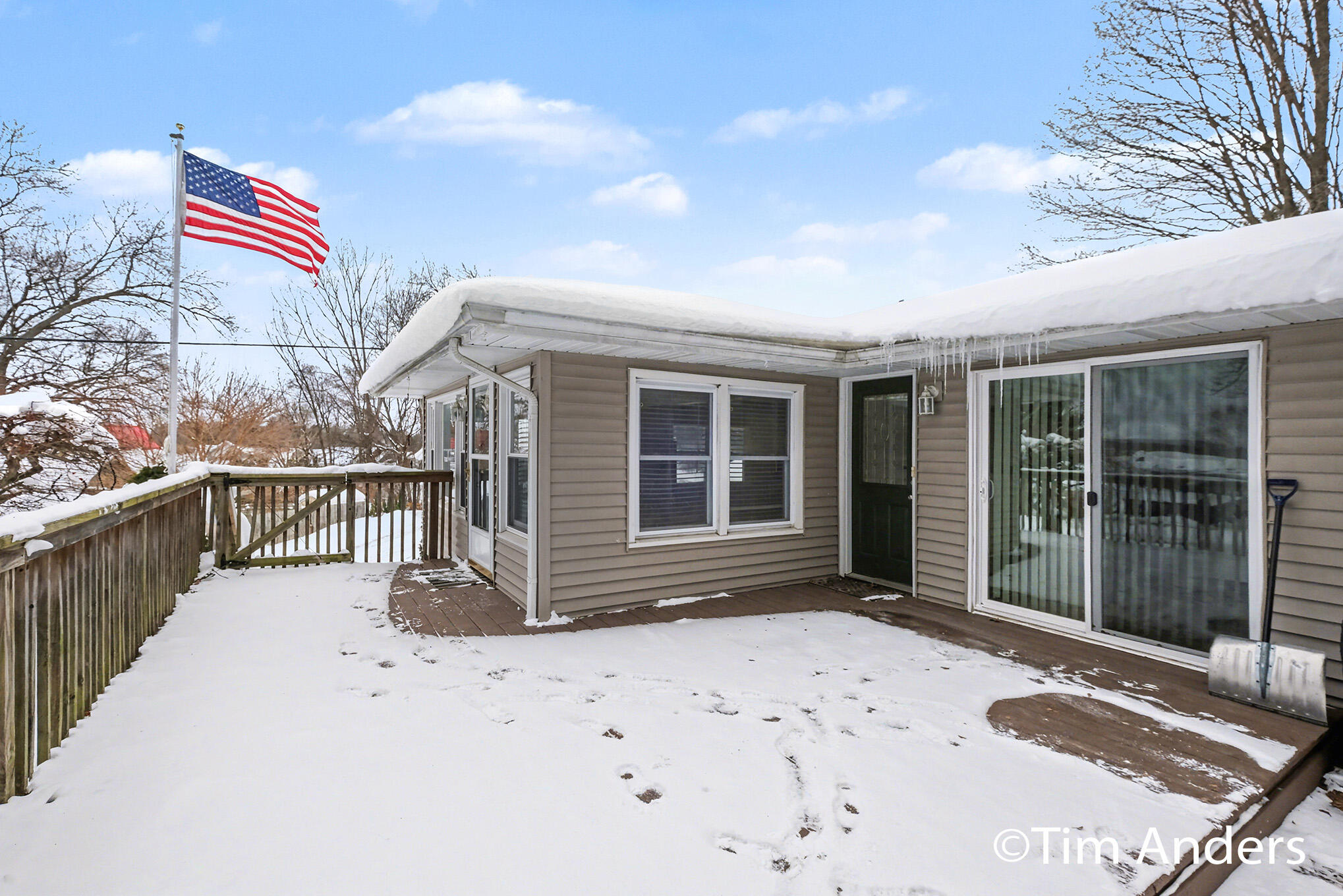 6773 Elmview Avenue NE