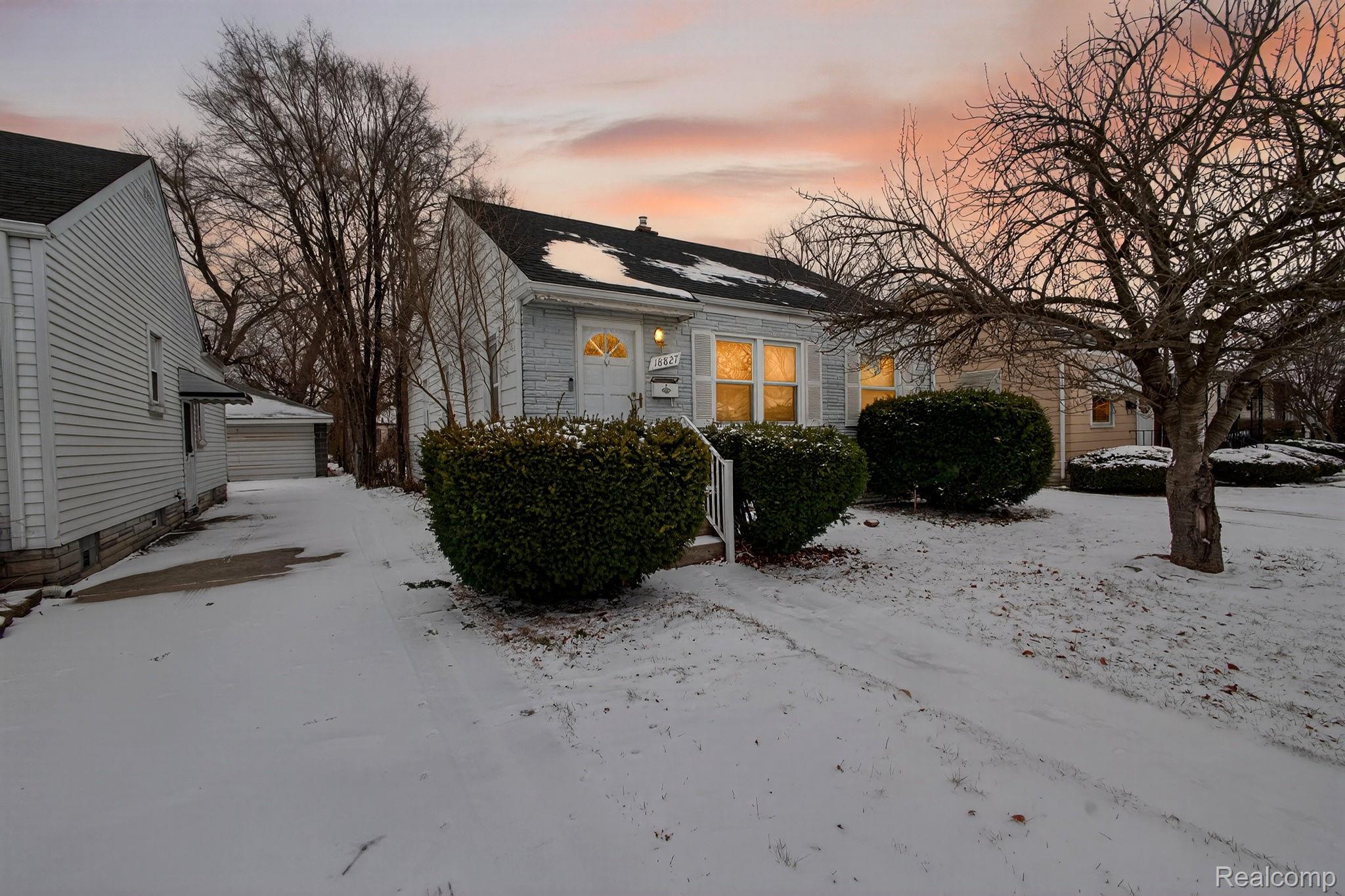 18827 Woodside Street