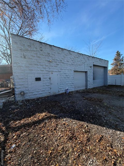 356 Auburn Avenue Pontiac City MI 48342