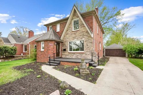 1835 MCDONALD Avenue Royal Oak City Oakland MI 48073