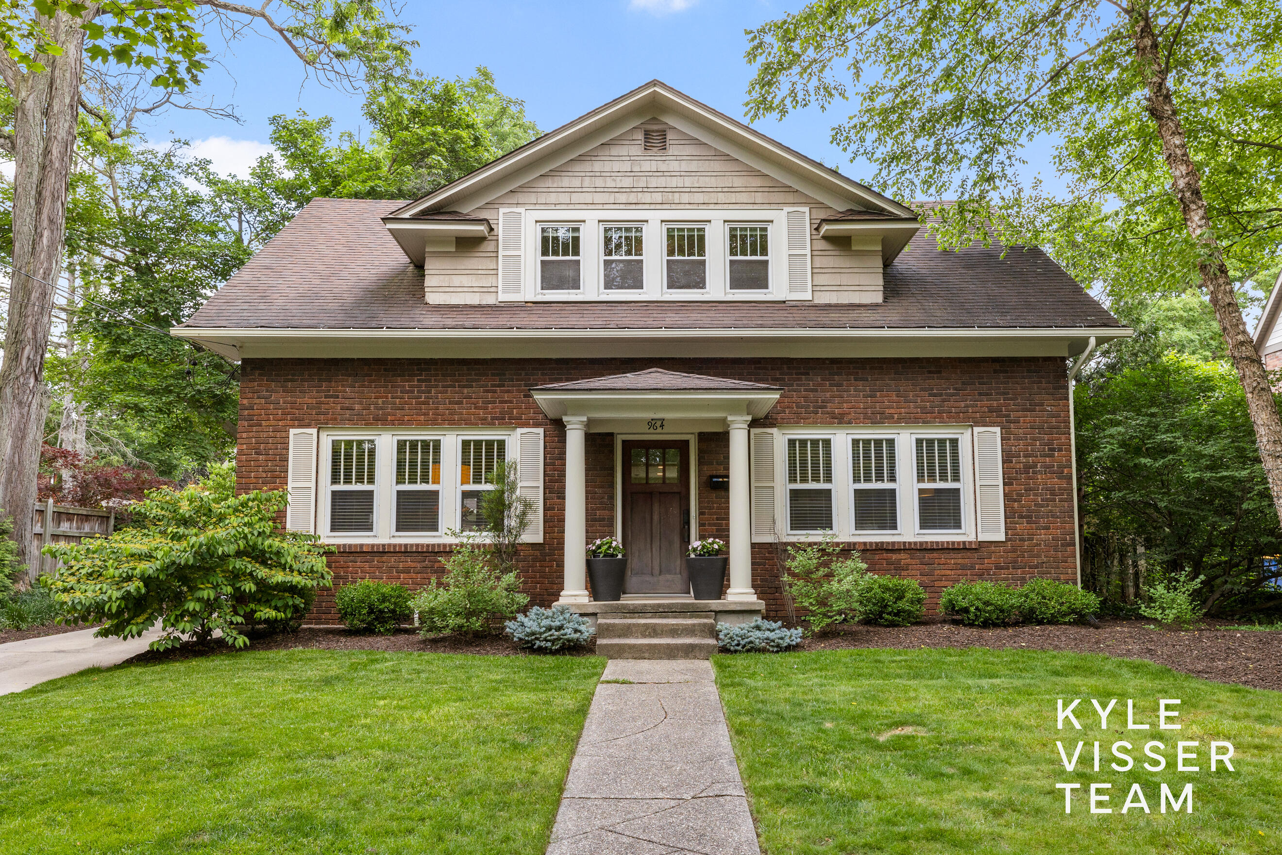 964 Pinecrest Avenue SE
